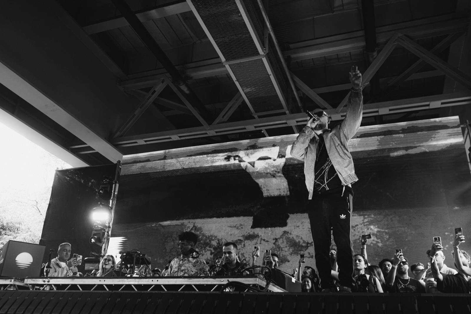 Ali Love live — Crowd